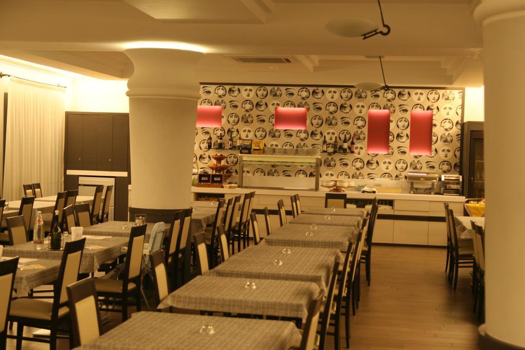Hotel Stanchini Bellaria-Igea Marina Bagian luar foto