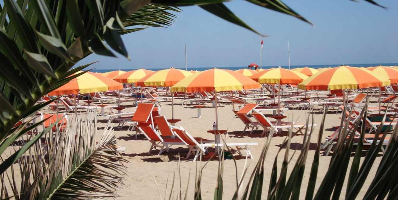 Hotel Stanchini Bellaria-Igea Marina Bagian luar foto