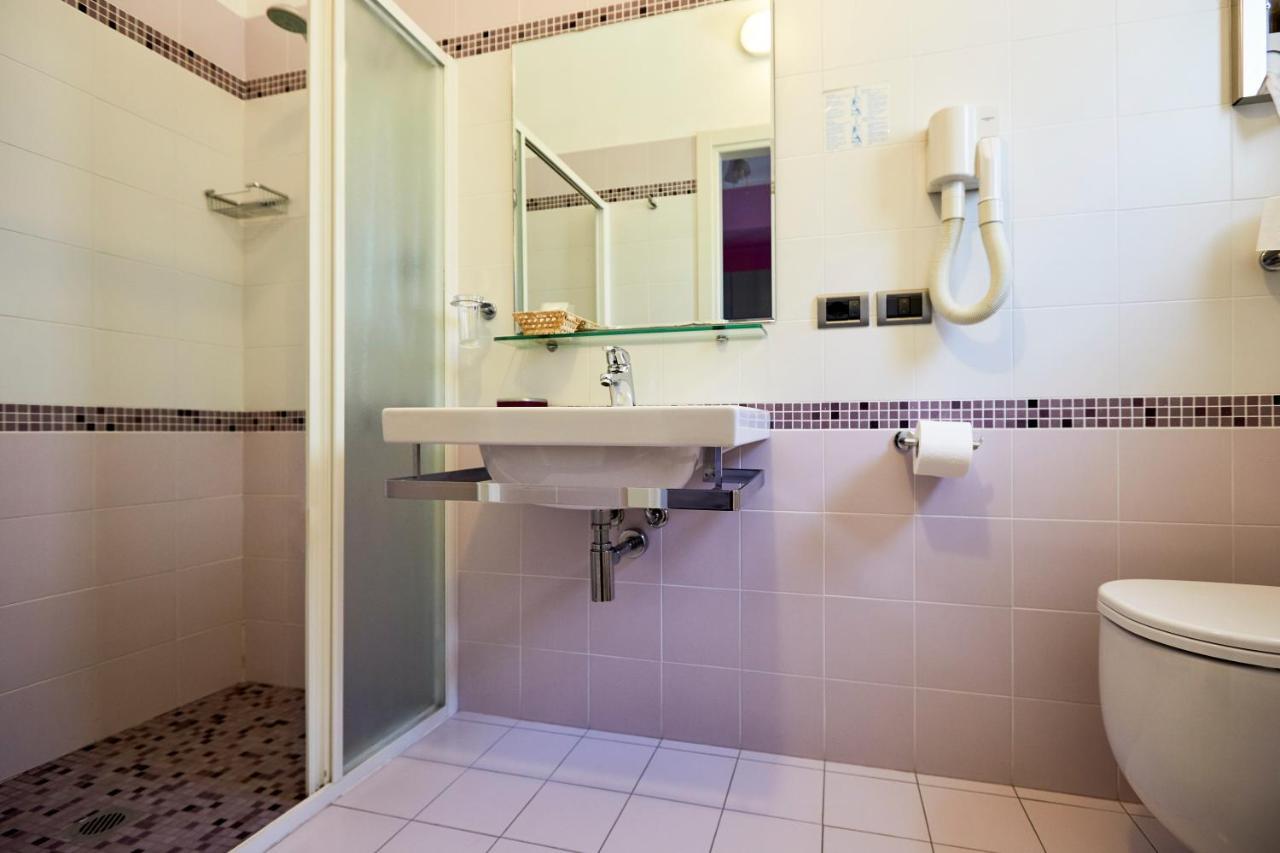 Hotel Stanchini Bellaria-Igea Marina Bagian luar foto