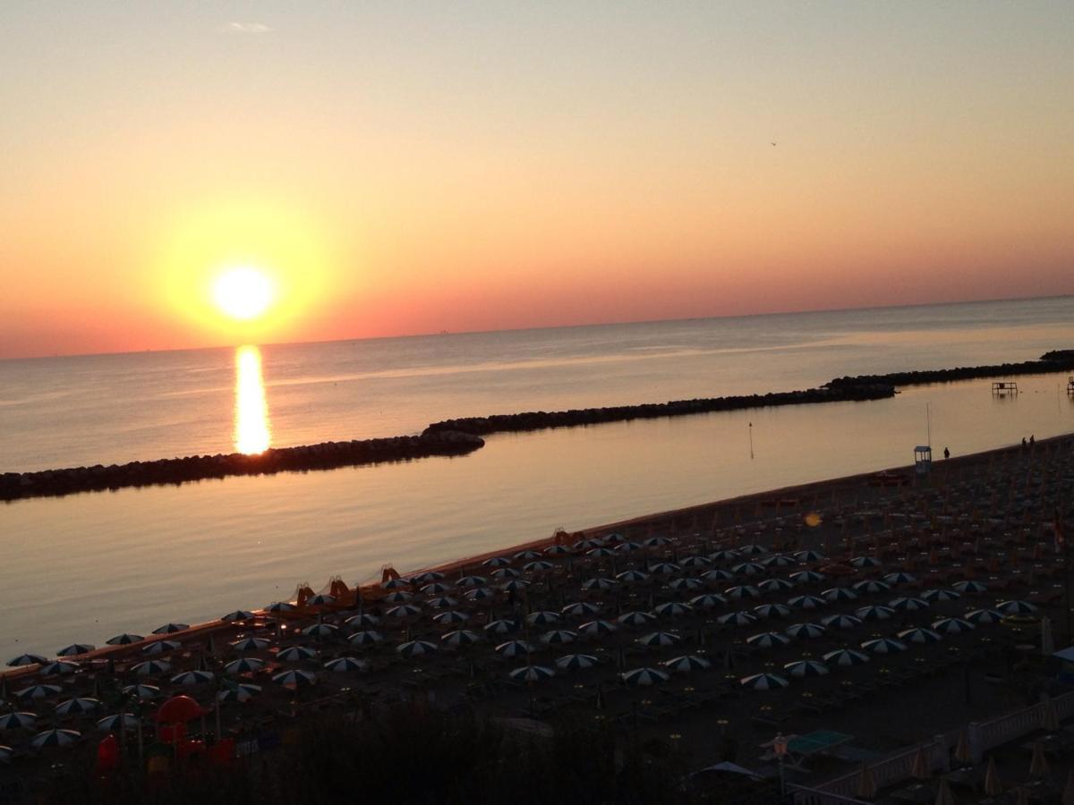 Hotel Stanchini Bellaria-Igea Marina Bagian luar foto